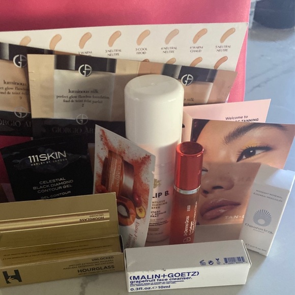 SpaceNK cosmetic bag with samples - Picture 2 of 4